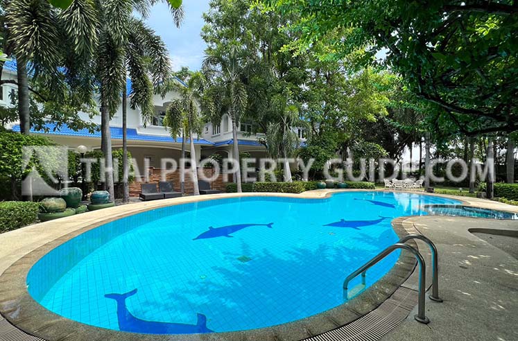 House with Shared Pool in Bangnatrad 